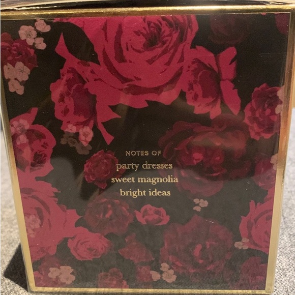 Victoria’s Secret Sparks Bloom Candle - Picture 3 of 4